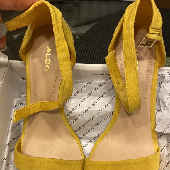 Aldo Jerayclya open toe suede sandals (Never worn). Mustard Yellow - Size 7 - Picture 2 of 4